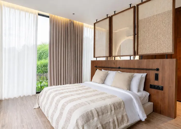 Glass House 2br In Rice Filed, 別荘